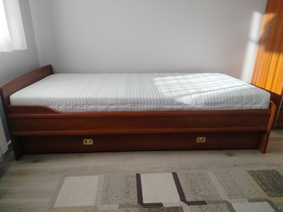Łóżko VOX z materacem.