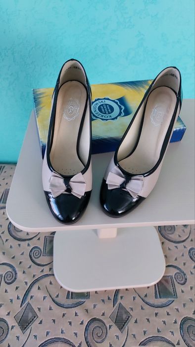 Нові шкіряні жіночі туфлі 41 р. (Польща)