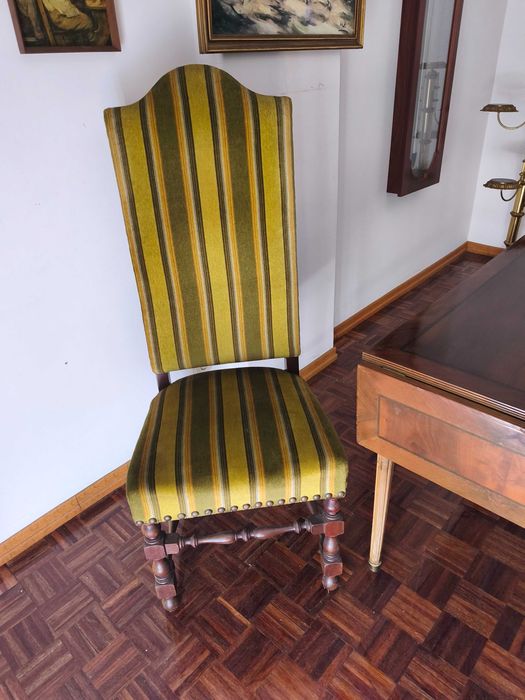 Cadeira de escritório / sala, quarto em veludo em tons de verde, com design elegante e moderno