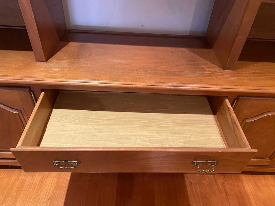 Móvel de tv e cristaleira