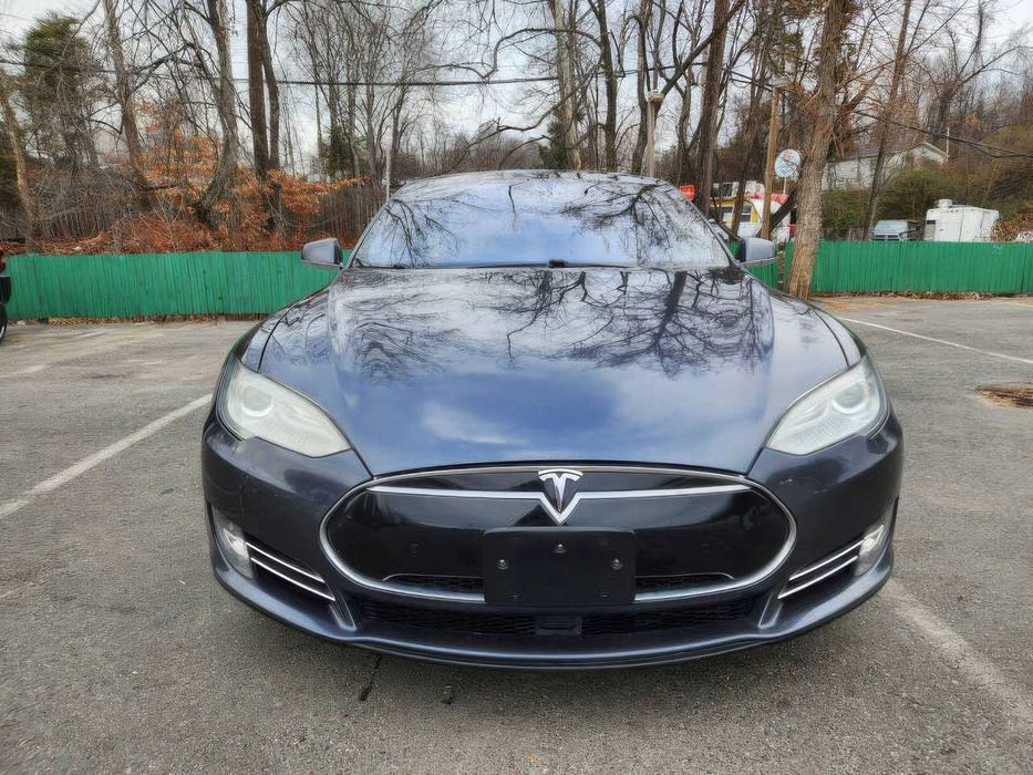 Tesla Model S      2016