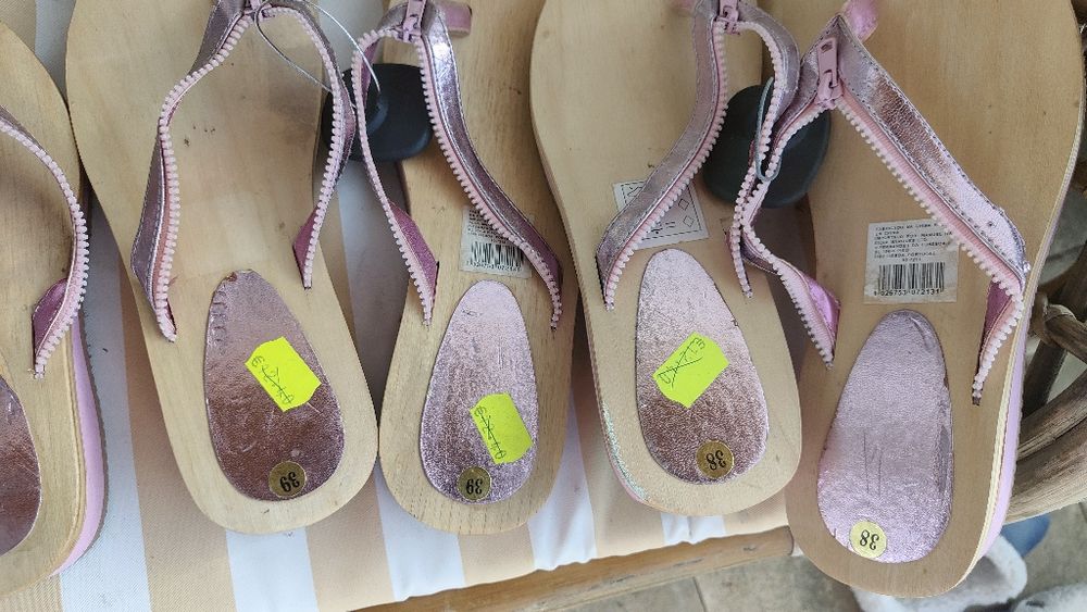 Chinelos dedo novos vários cores