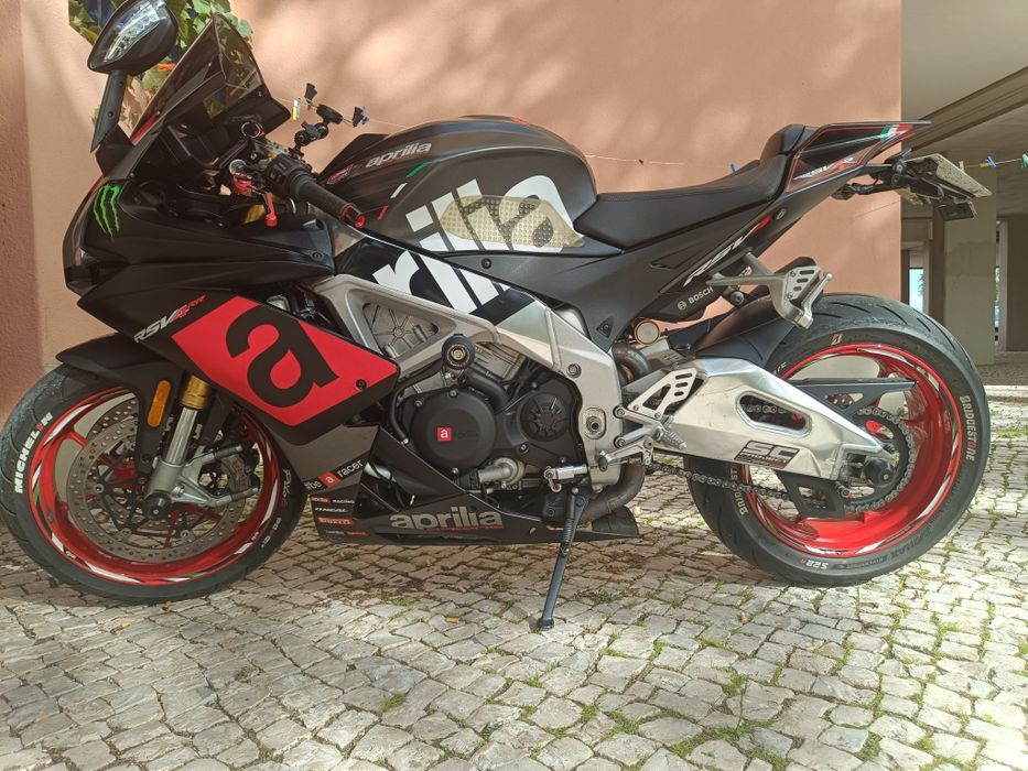 Aprilia rsv4 (2018)