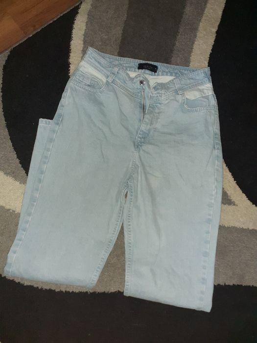 Luźne jeansy Mohito