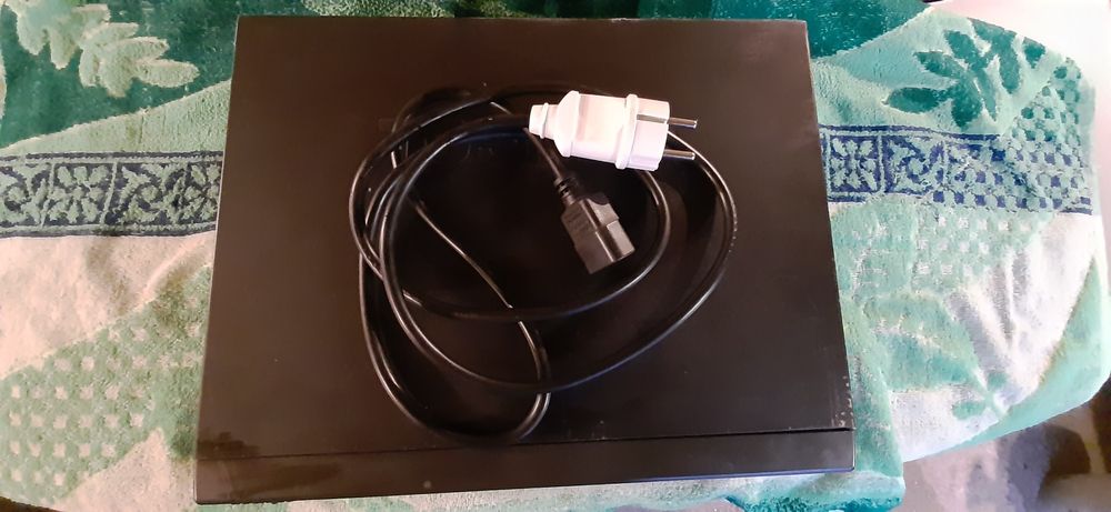 Продам двухканальный усилитель мощности 300 Вт на канал