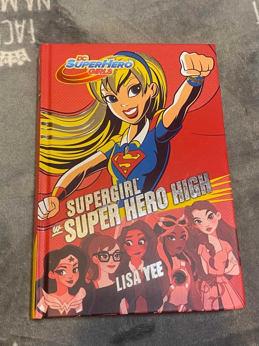 Książka Lisa Yee "Supergirl W Super Hero High"