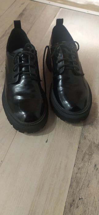 Trapery wiązane czarne lakierowane