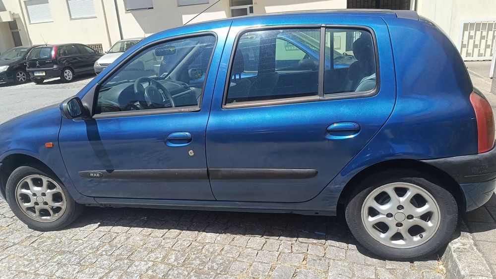 Reno Clio azul 178.000km por apenas 1.500 super conservado