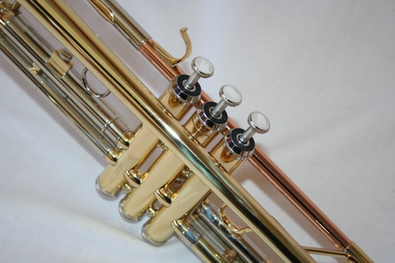 Trompete dourado em Bb
