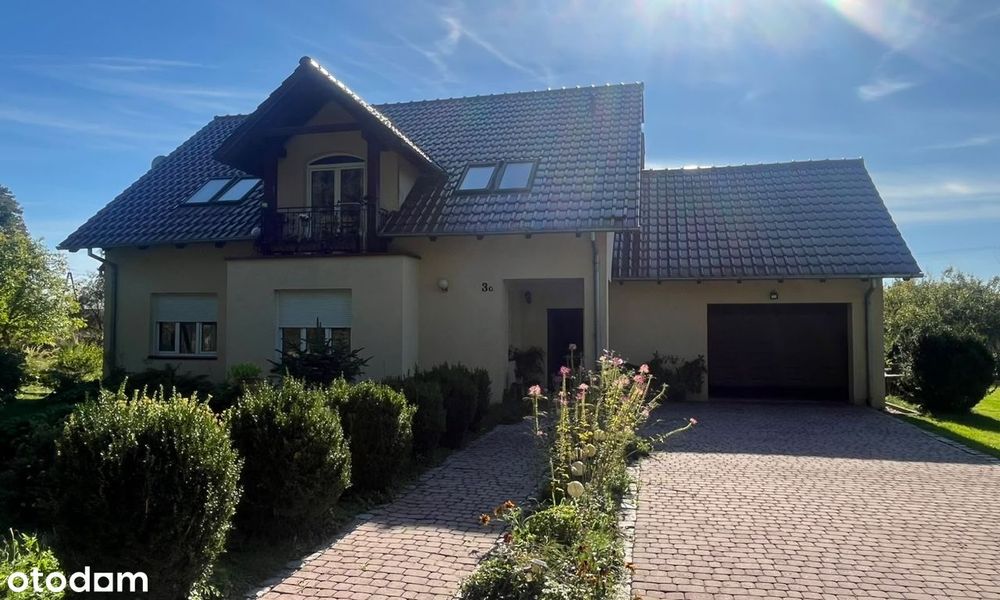 Dom wolnostojący dwurodzinny w Kraszowicach – 240 m², duża działka