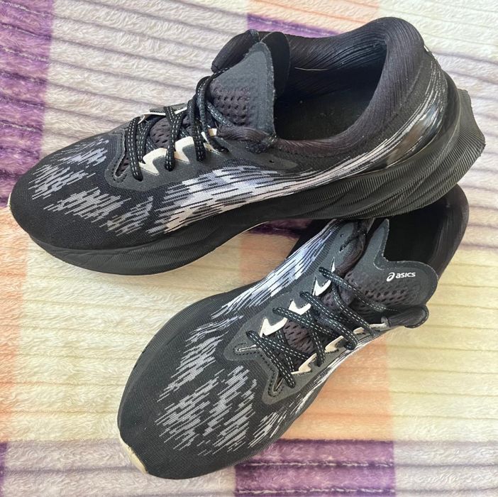 Кросівки асікс бігові