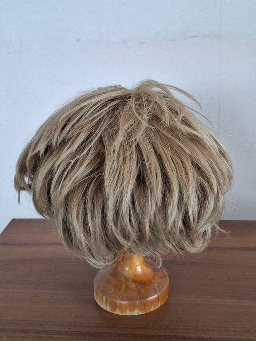 peruka damska ciemny blond