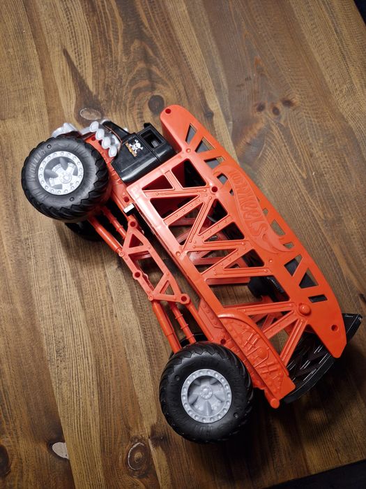 Transporter Monster Trucks Hot Wheels