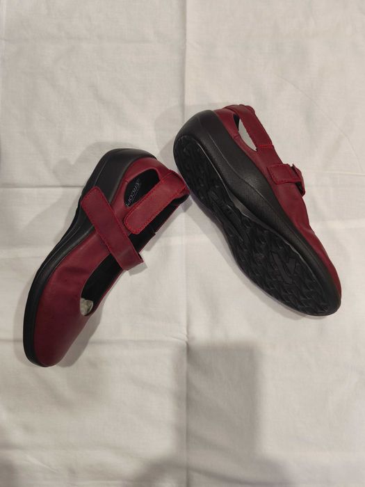 Sapatos n.37 Arcopedico novos