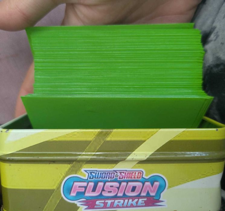Pokemon cards da sword & shield fusion strike box