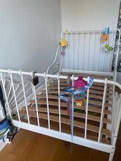 Łóżko dziecięce z rozsuwaną ramą