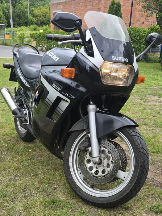 Suzuki GSX 600F .