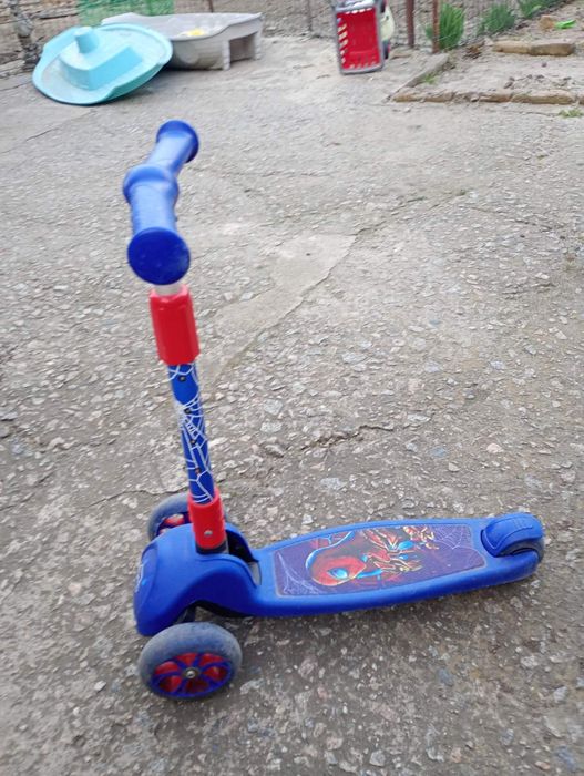 Продам самокаты оранжевый 200 синий 500