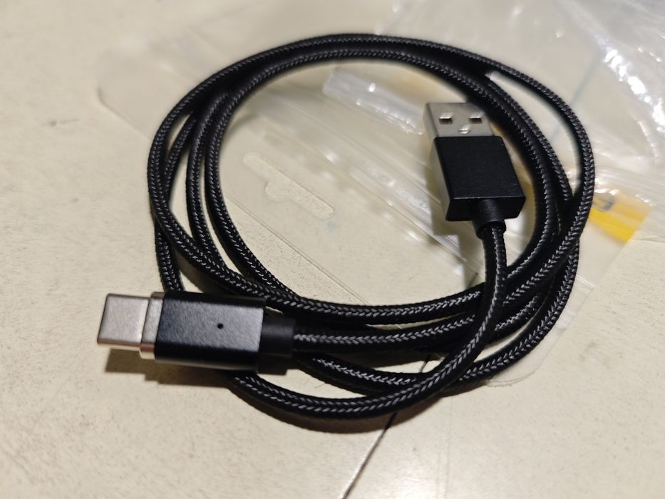 Зарядний кабель ESSAGER для телефона чи планшета.