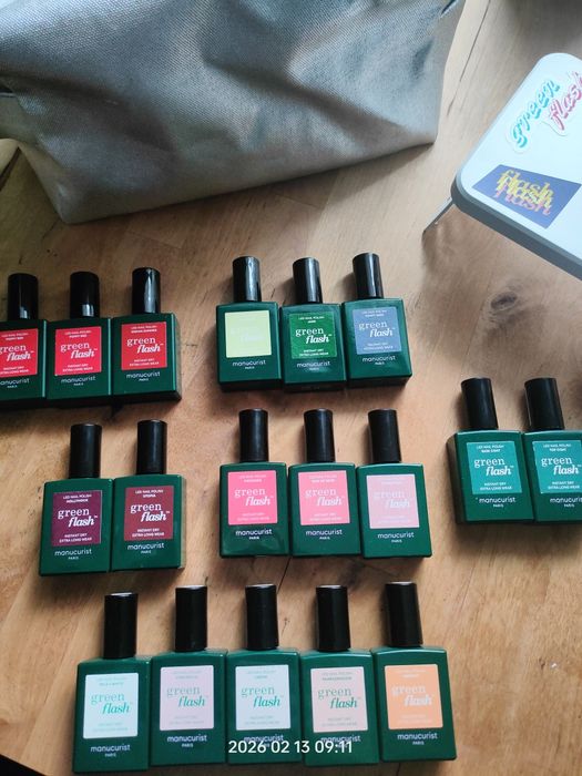 Manucurist zestaw lakiery i lampa UV hybrydy