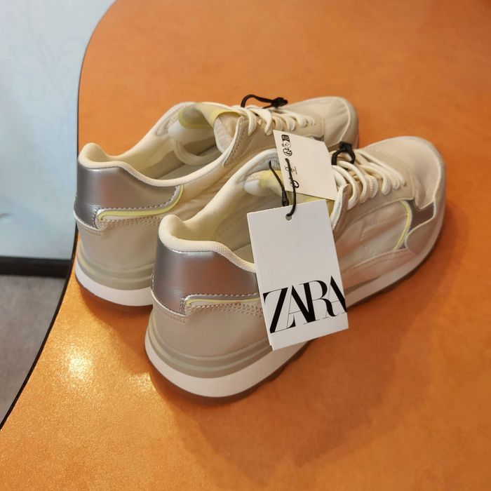 Кросівки 38 Zara жіночі легкі м'які бежеві молочні трендові