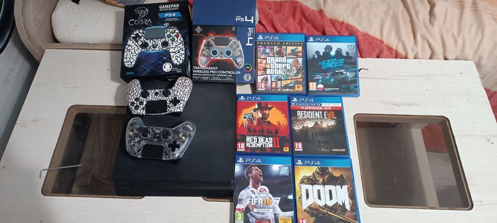 Sprzedam konsole ps 4 dwa pady i gry