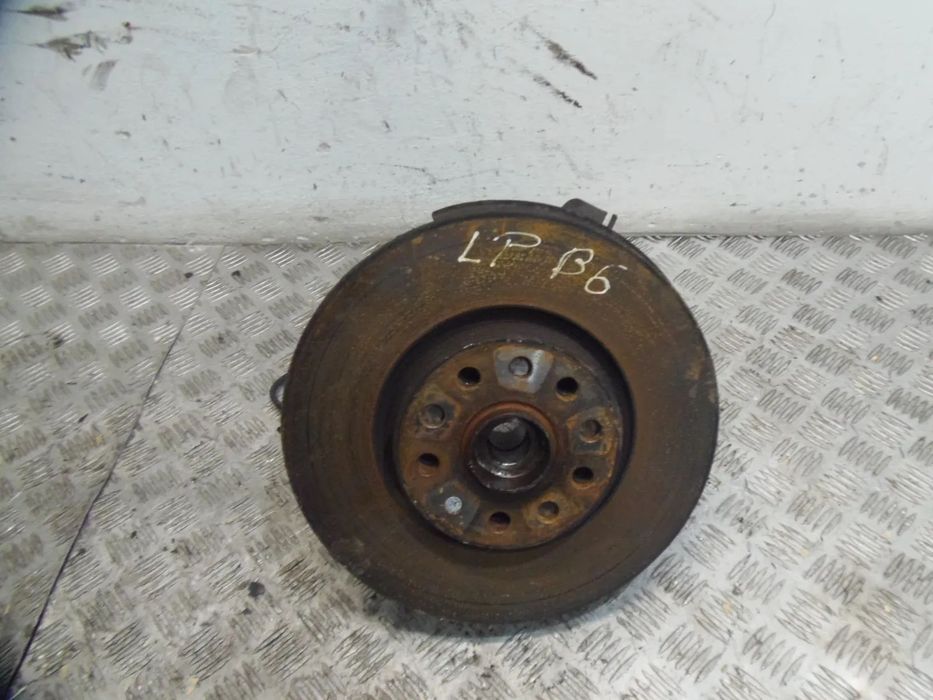 PIASTA ZWROTNICA LEWY PRZUD VW PASSAT B6 1,9 TDI KOMBI 06R