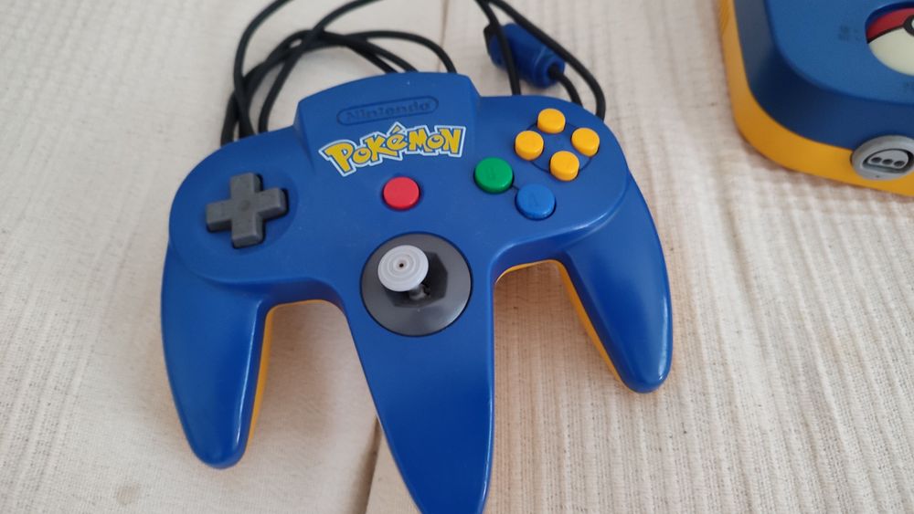 Nintendo 64 Pikachu Edition + 5 Jogos