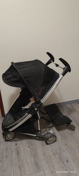 Carrinho Quinny com plataforma para irmãos
