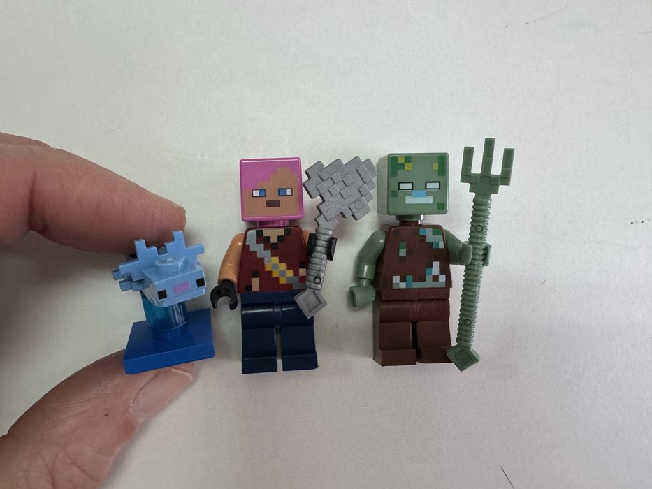 Журнал lego minecraft з фігурками потопельник акселотль