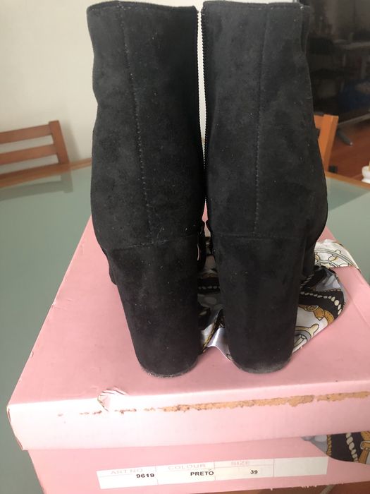 Botas pretas em muito bom estado