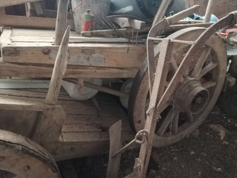 Carros de bois antigos