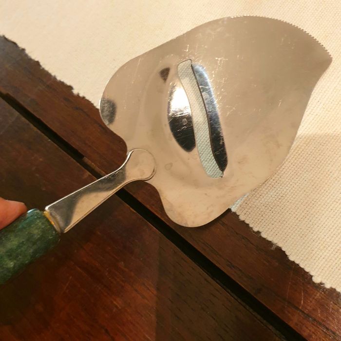 Faca de queijo com cabo verde