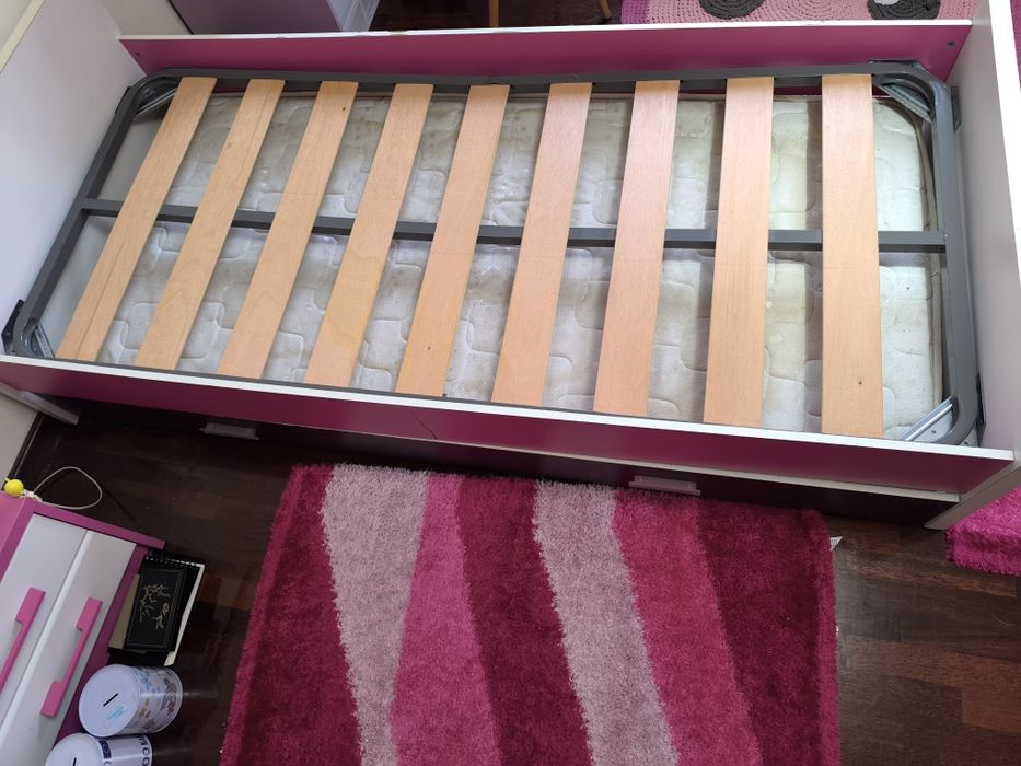 Cama solteiro com 2 colchões