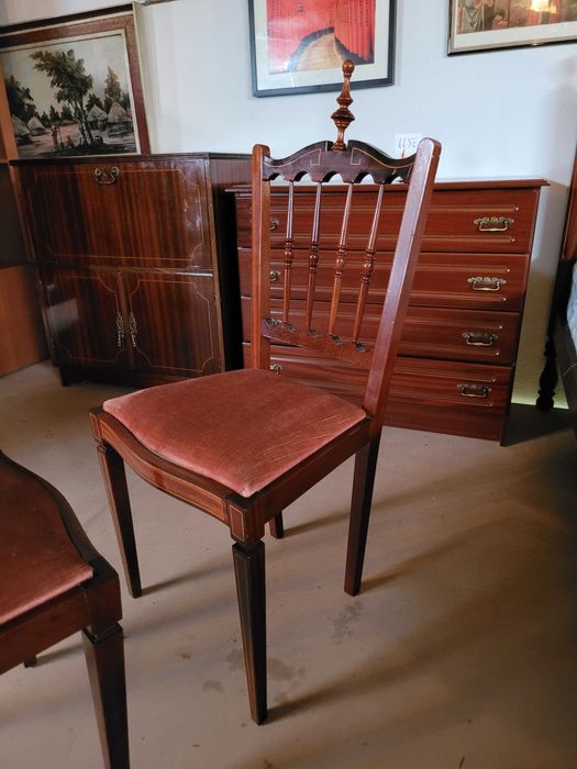 Chair and Stool Set – Excellent Condition64584266223235121