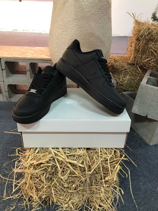 Nike Air Force 1 Czarny 42,5