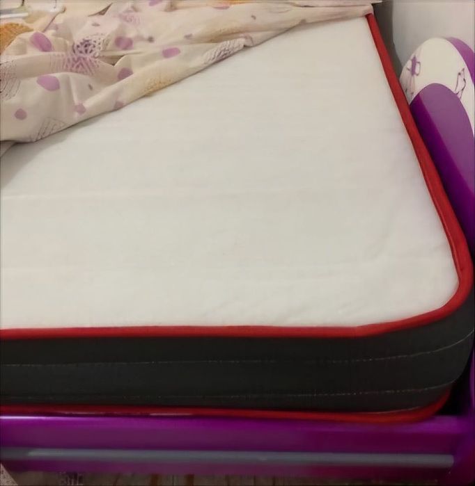 Cama de criança ( menina) em exelente estado