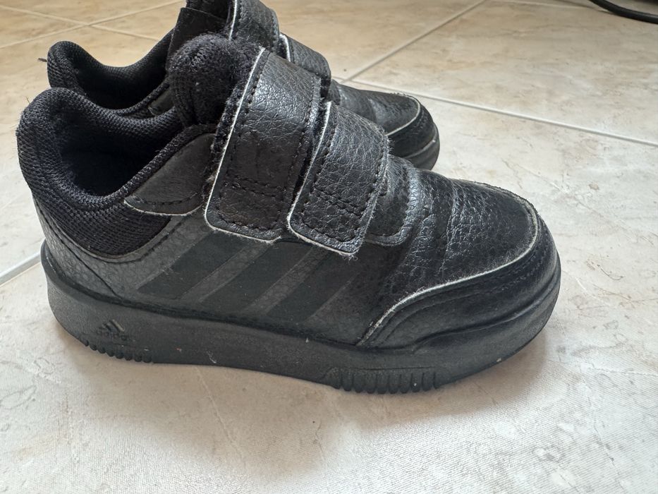 Кросівки adidas 23
