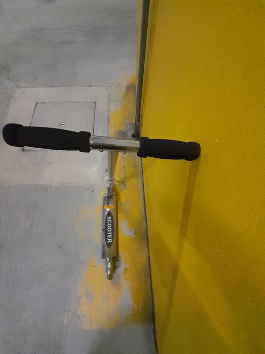Trotinete em metal dobrável NOVA