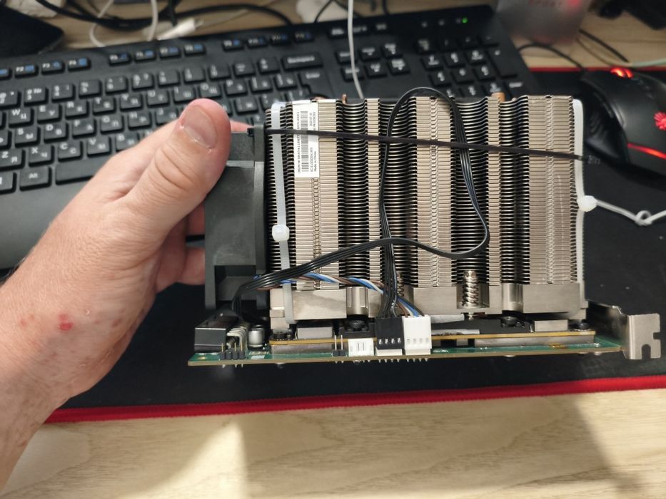 NVIDIA Tesla V100 16GB PCIe — Usada / Em excelente estado