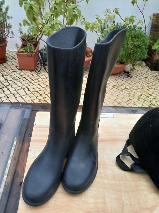 Botas e capacete Toque para equitação