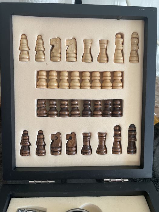 Wine Accessory Box with Checkered Pattern64564183721217121