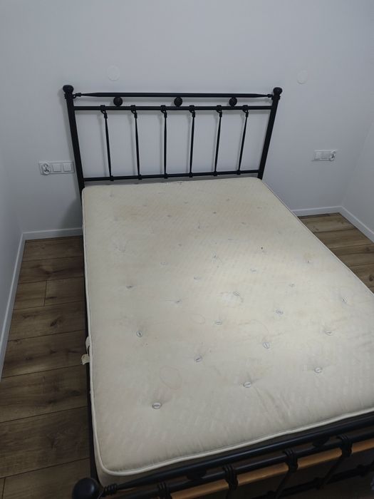 Łóżko z materacem 140x200