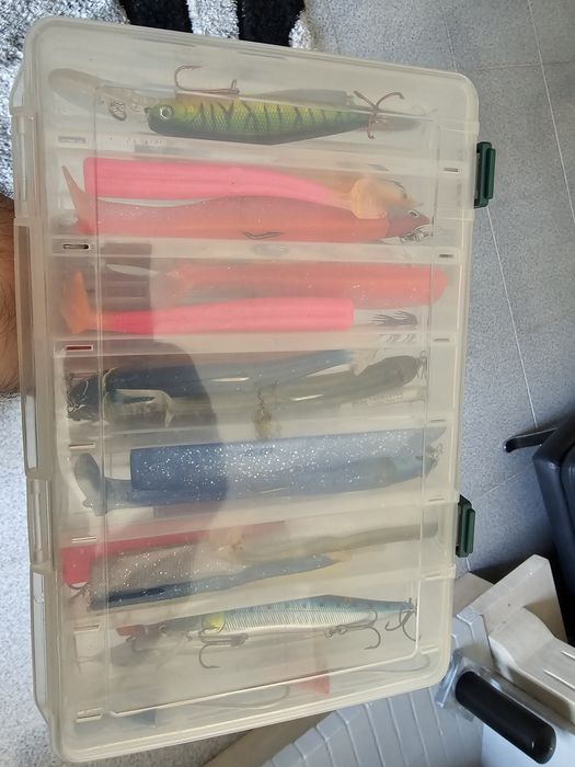 Kit de pesca com caixa NBS + amostras rigidas, vinis e palhaços