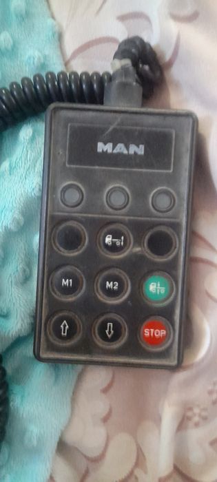 Пульт рівня підлоги ман