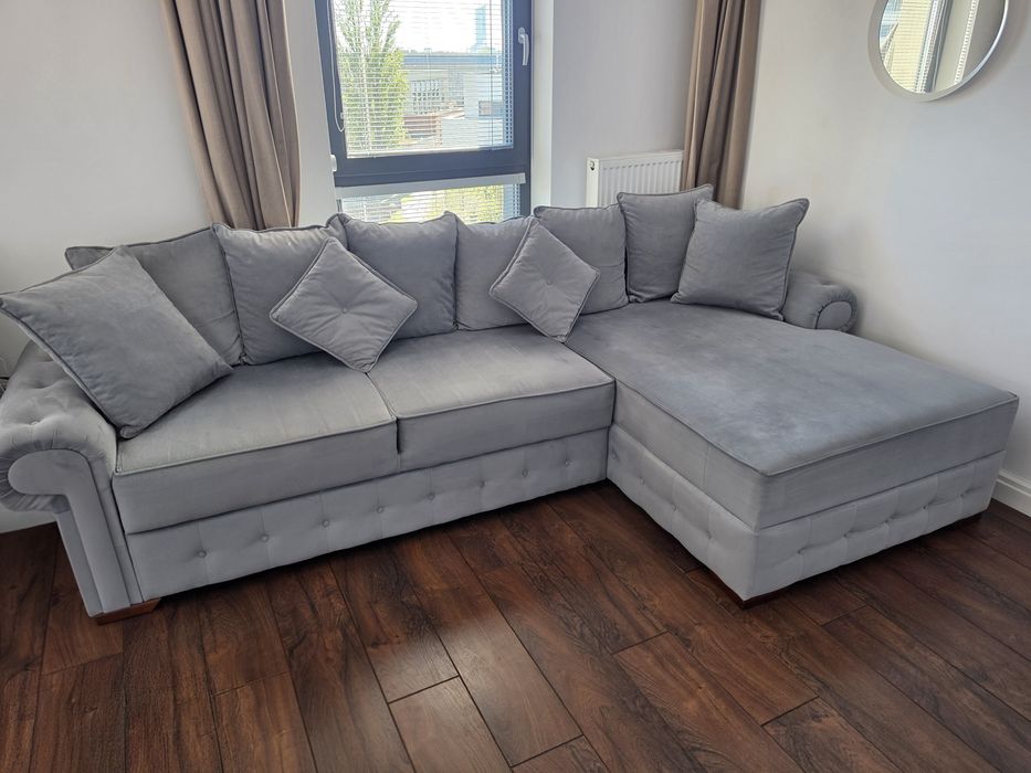 Wygodny szary narożnik z pikowaniem / styl Chesterfield (295x160 cm)