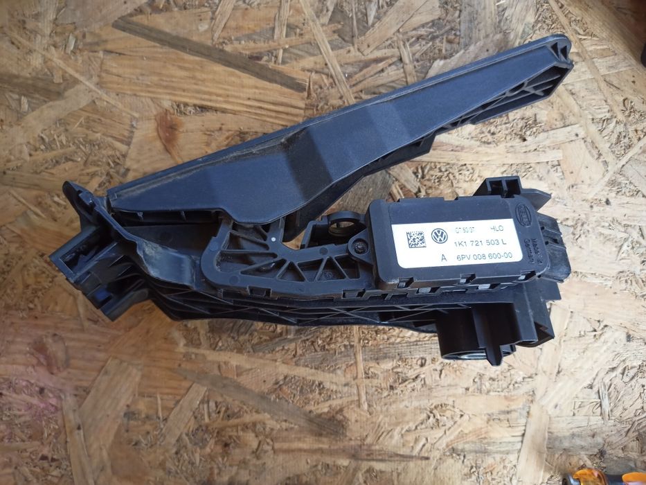 Педаль газу електронна VAG. ( 1K1 721 503) L