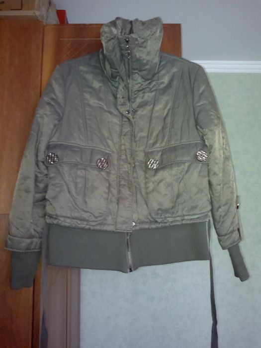 Куртка короткая бомбер ветровка оливковая оливкового цвета. S