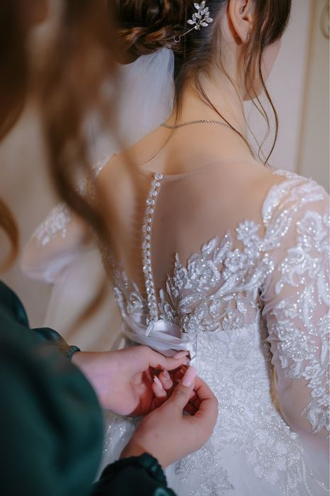 Чарівна весільна сукня