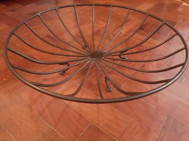 Fruteira em ferro